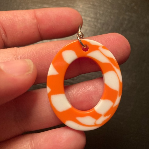 Eighties style dangly earrings. - Picture 5 of 5